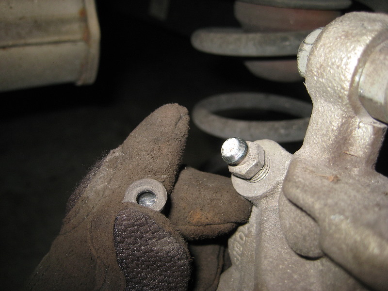 KiaForteRearDiscBrakePadsReplacementGuide033