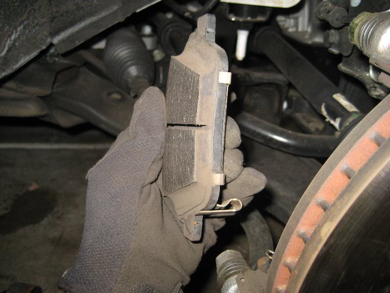 KiaOptimaFrontBrakePadsReplacementGuide015