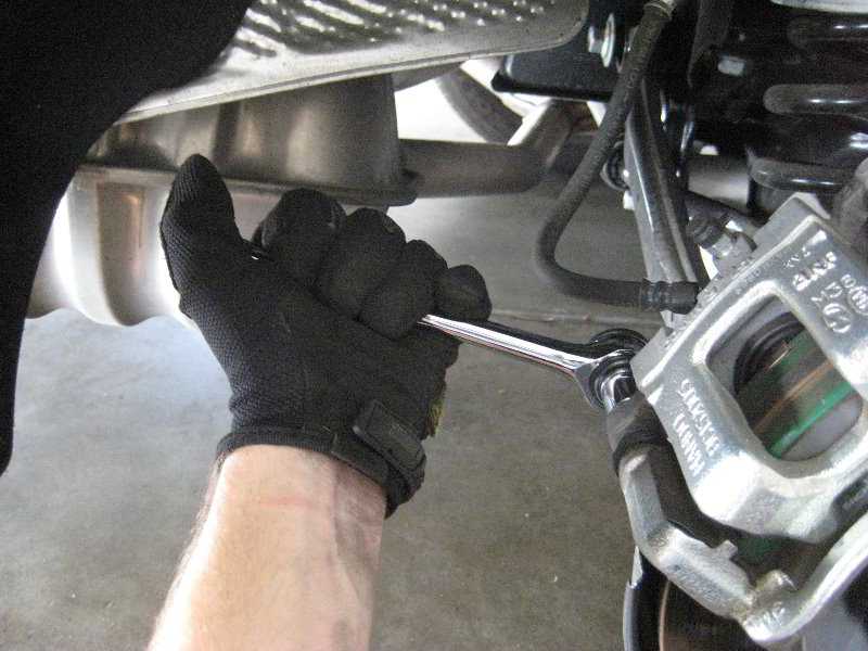 Kia-Optima-Rear-Disc-Brake-Pads-Replacement-Guide-007