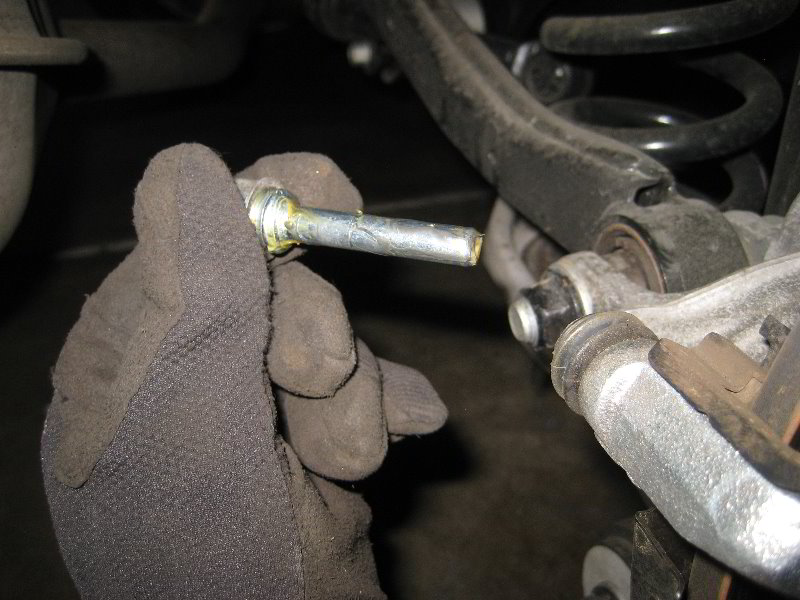 KiaOptimaRearDiscBrakePadsReplacementGuide017