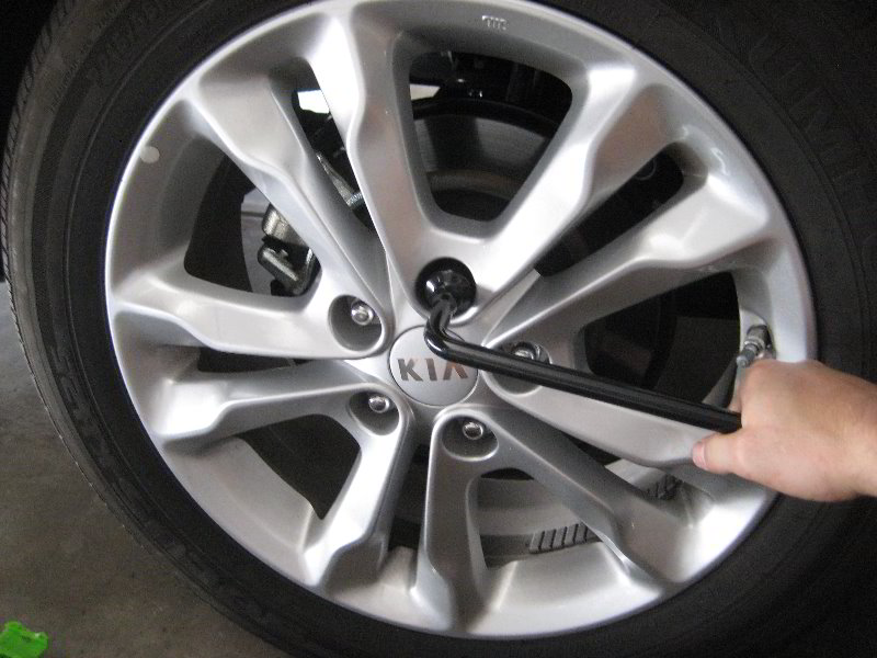 KiaOptimaRearDiscBrakePadsReplacementGuide036