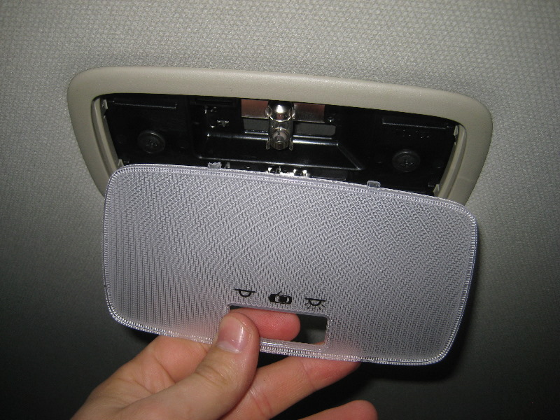 KiaRioDomeLightBulbReplacementGuide012