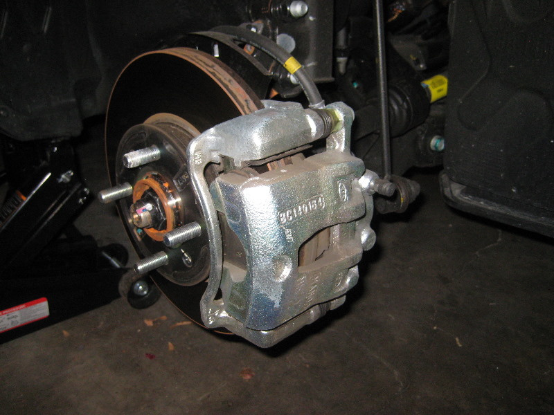 Kia-Rio-Front-Disc-Brake-Pads-Replacement-Guide-008