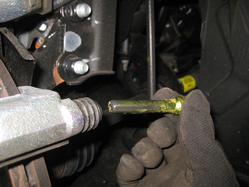 KiaRioFrontDiscBrakePadsReplacementGuide020