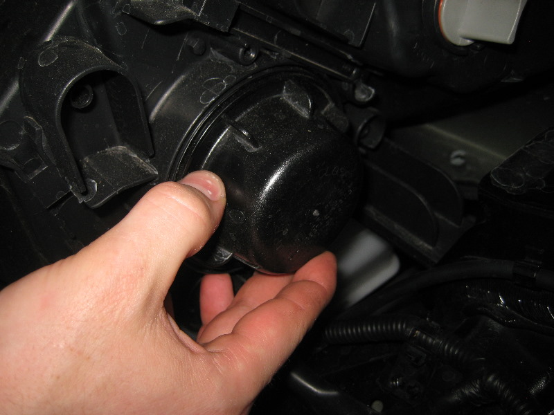 KiaRioHeadlightBulbsReplacementGuide003