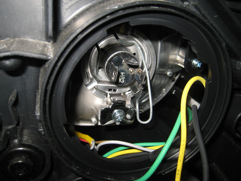 KiaRioHeadlightBulbsReplacementGuide007