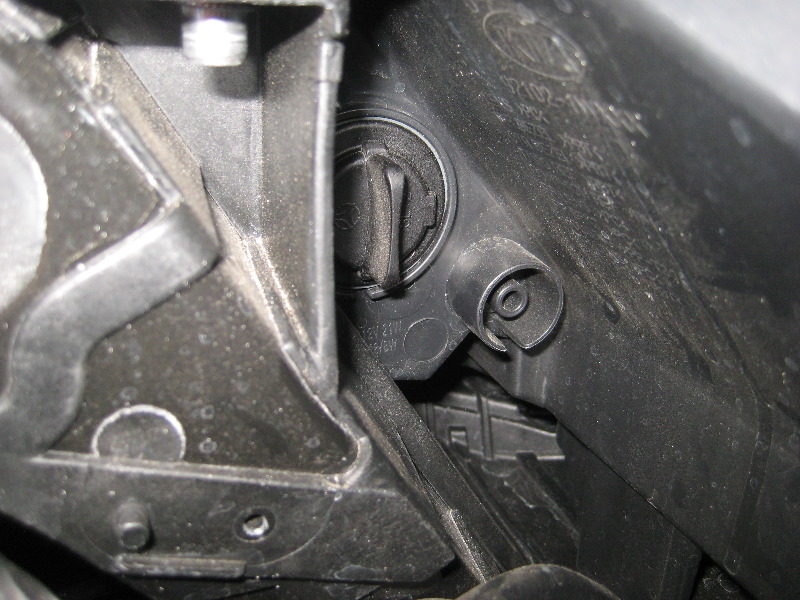 KiaRioHeadlightBulbsReplacementGuide020