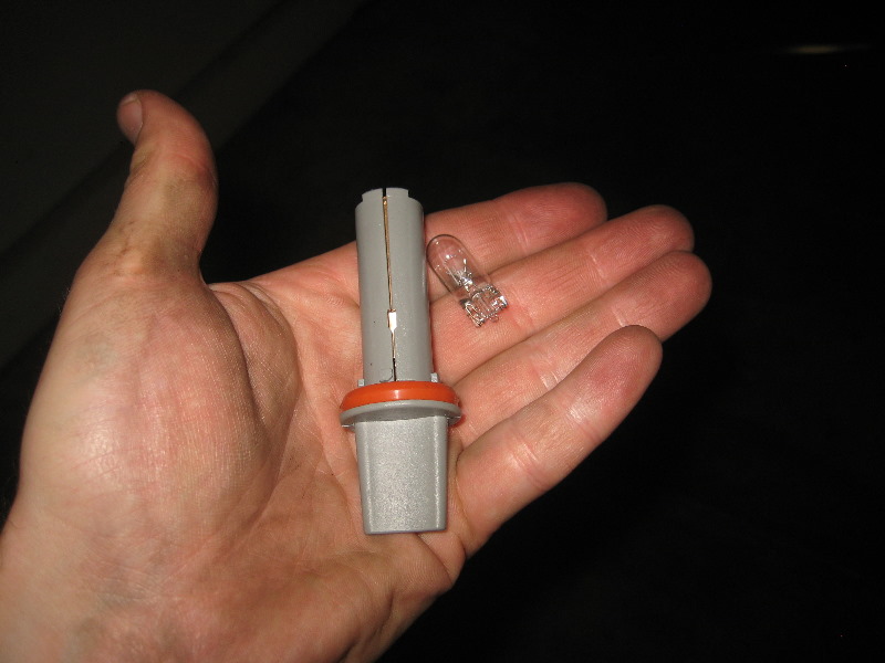 KiaRioHeadlightBulbsReplacementGuide031