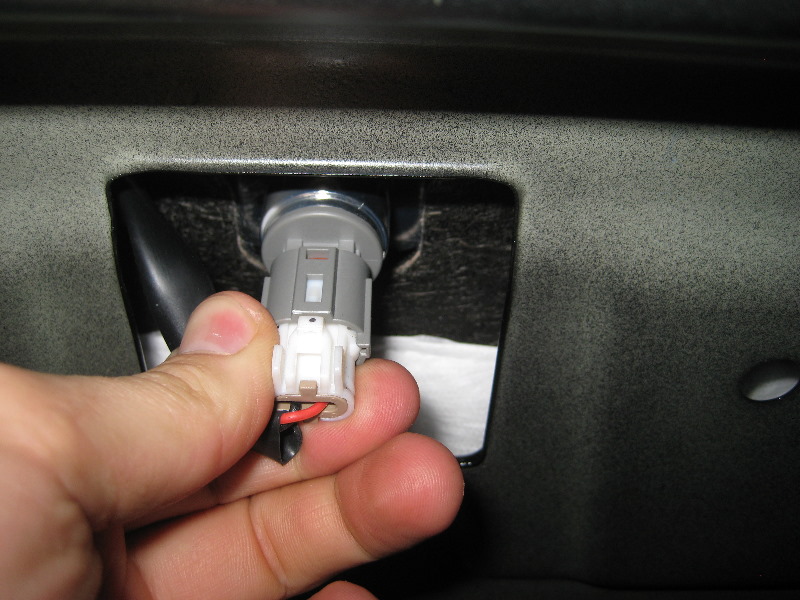 KiaRioHighMount3rdBrakeLightBulbReplacementGuide003