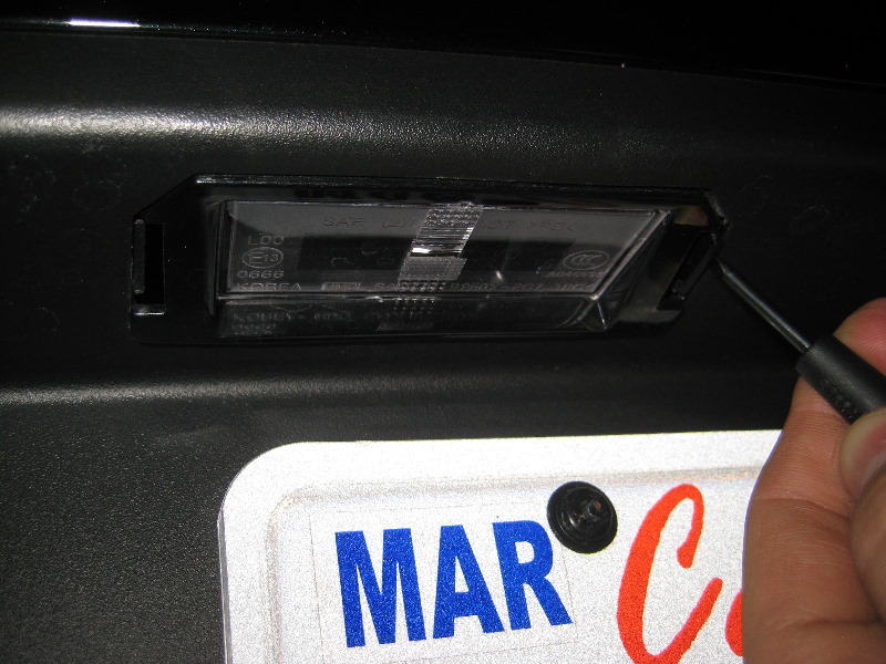 KiaRioLicensePlateLightBulbsReplacementGuide003