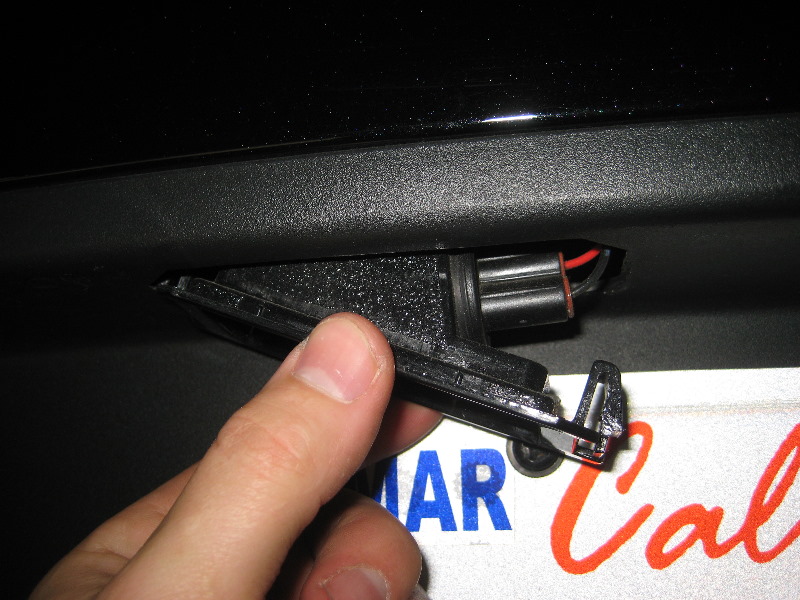 KiaRioLicensePlateLightBulbsReplacementGuide004