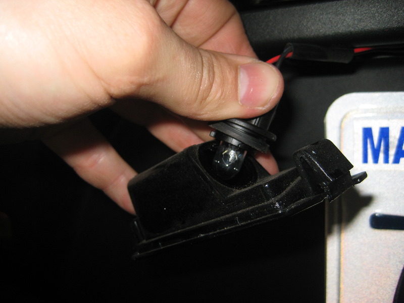 KiaRioLicensePlateLightBulbsReplacementGuide006