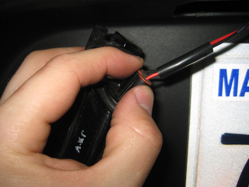 KiaRioLicensePlateLightBulbsReplacementGuide009