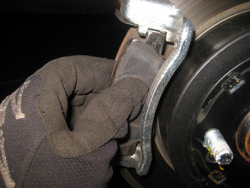 KiaRioRearDiscBrakePadsReplacementGuide026