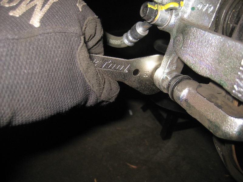 KiaRioRearDiscBrakePadsReplacementGuide033