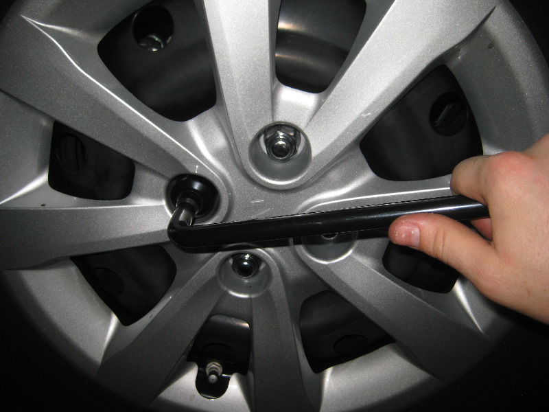 KiaRioRearDiscBrakePadsReplacementGuide040