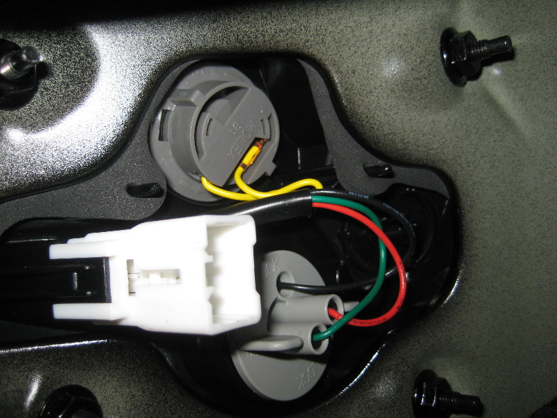 KiaRioTailLightBulbsReplacementGuide007