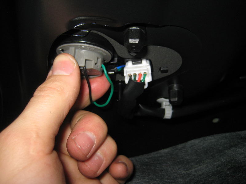 KiaRioTailLightBulbsReplacementGuide025