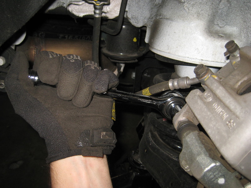 KiaSorentoRearDiscBrakePadsReplacementGuide008