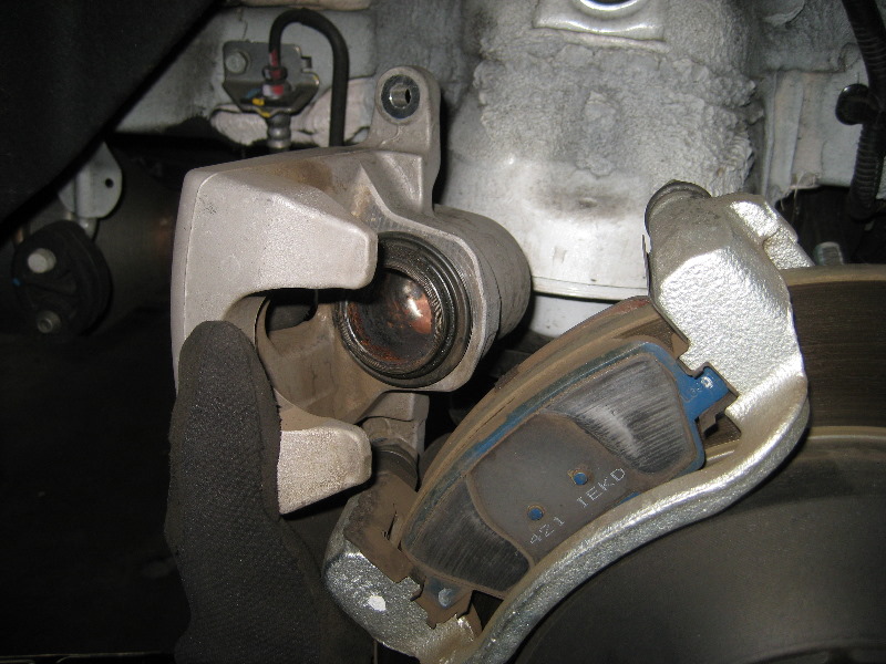 KiaSorentoRearDiscBrakePadsReplacementGuide013