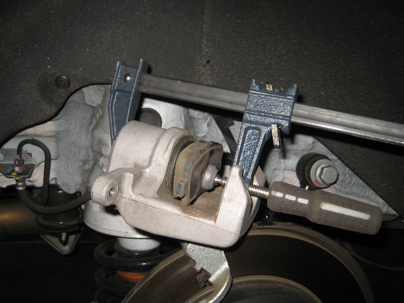 KiaSorentoRearDiscBrakePadsReplacementGuide020