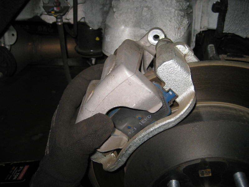 KiaSorentoRearDiscBrakePadsReplacementGuide027