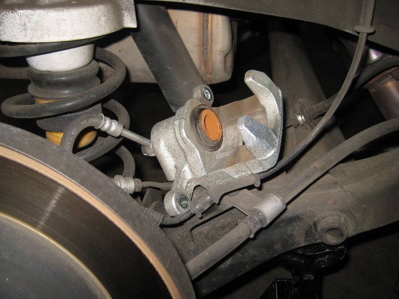 KiaSoulRearDiscBrakePadsReplacementGuide012