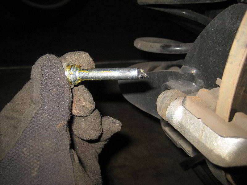 KiaSoulRearDiscBrakePadsReplacementGuide016