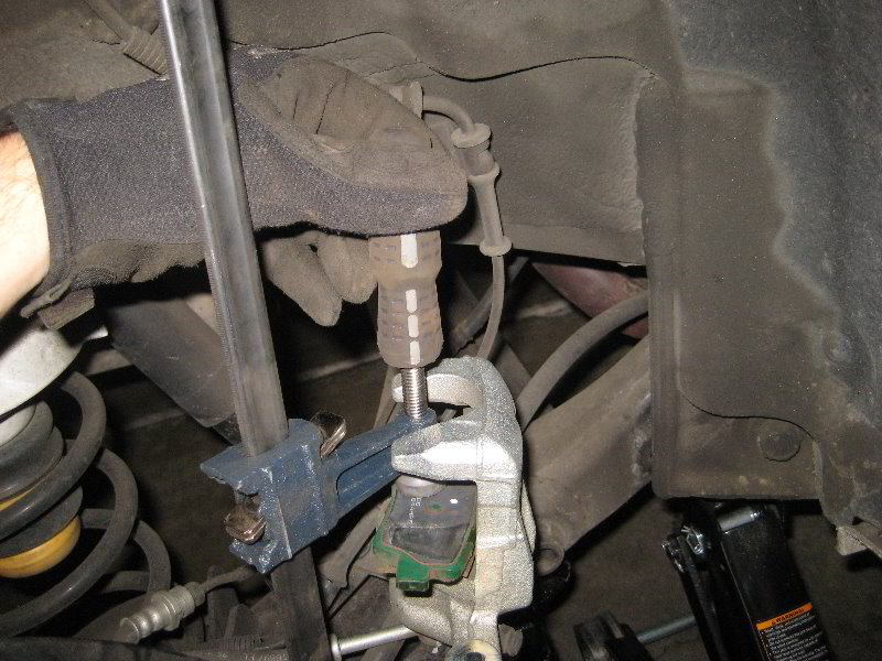 KiaSoulRearDiscBrakePadsReplacementGuide020