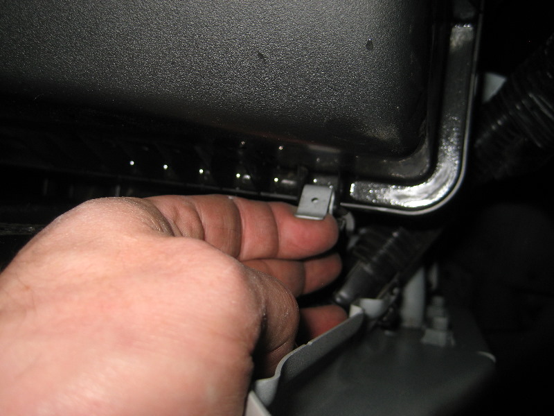 MazdaCX5EngineAirFilterReplacementGuide017