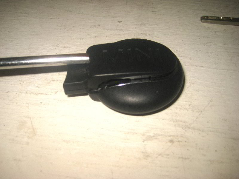 Mini-Cooper-Key-Fob-Battery-Replacement-Guide-008