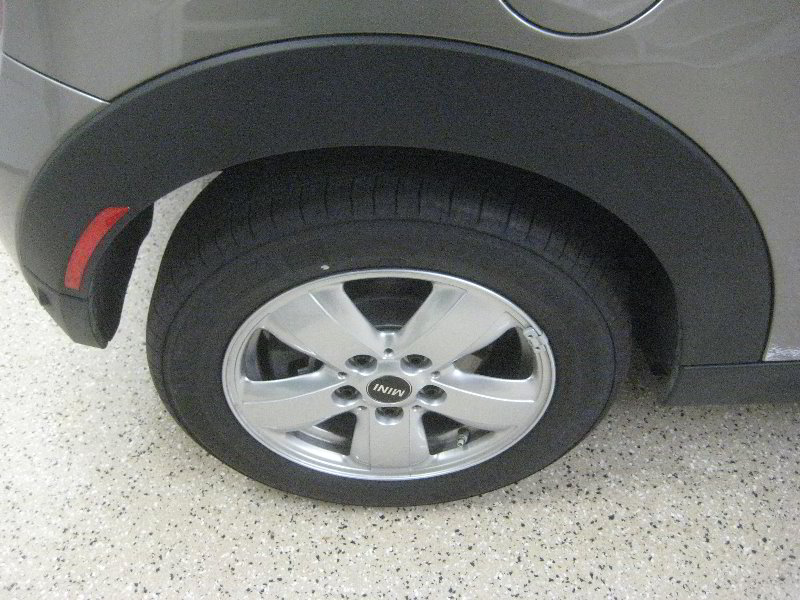 Mini-Cooper-Rear-Brake-Pads-Replacement-Guide-001