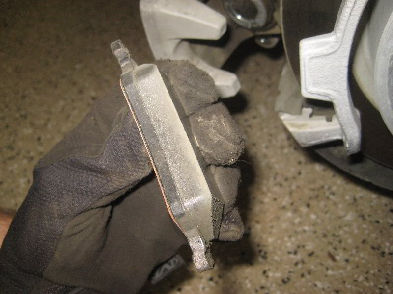 MiniCooperRearBrakePadsReplacementGuide015