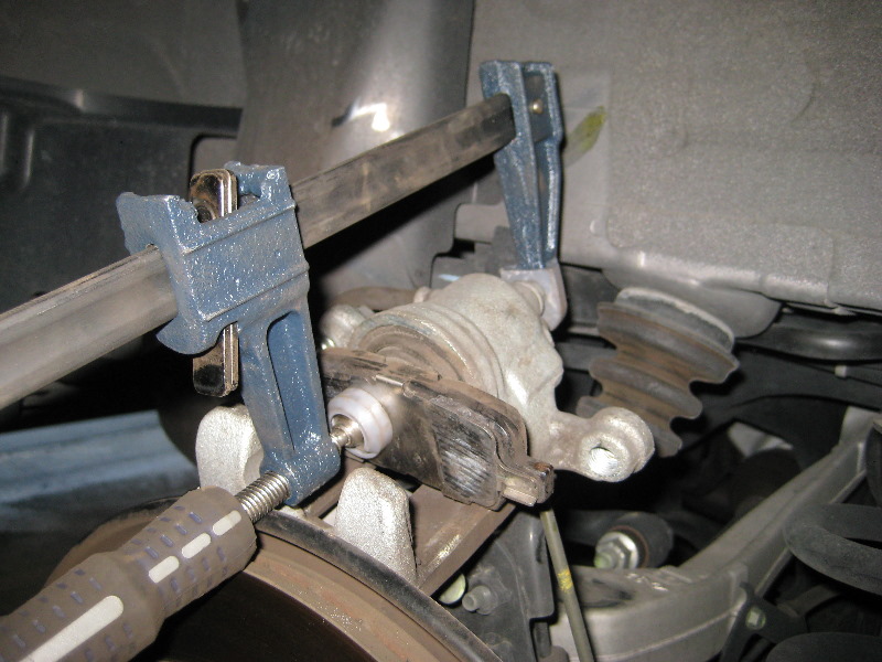 NissanRogueRearBrakePadsReplacementGuide021