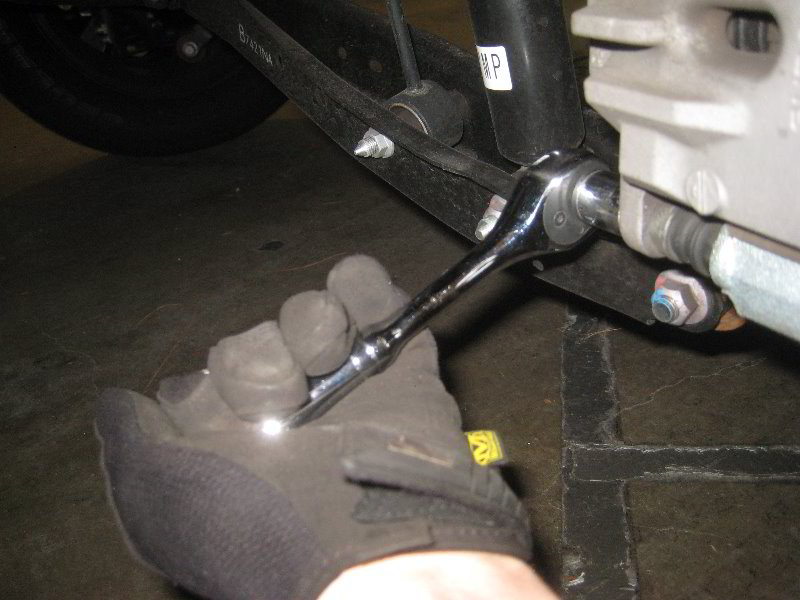 SubaruForesterRearDiscBrakePadsReplacementGuide008