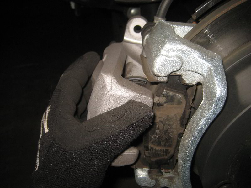 SubaruForesterRearDiscBrakePadsReplacementGuide013