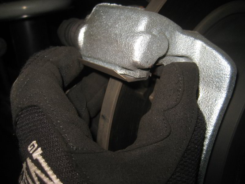 SubaruForesterRearDiscBrakePadsReplacementGuide018