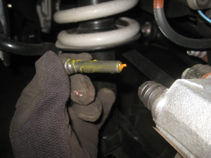 SubaruForesterRearDiscBrakePadsReplacementGuide019