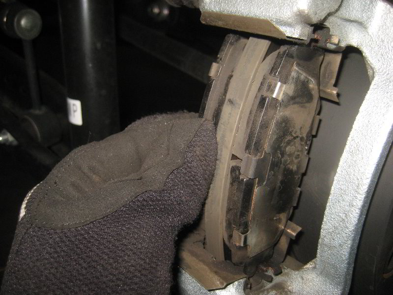 SubaruForesterRearDiscBrakePadsReplacementGuide028