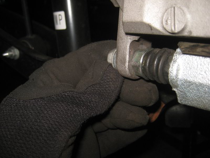 SubaruForesterRearDiscBrakePadsReplacementGuide031