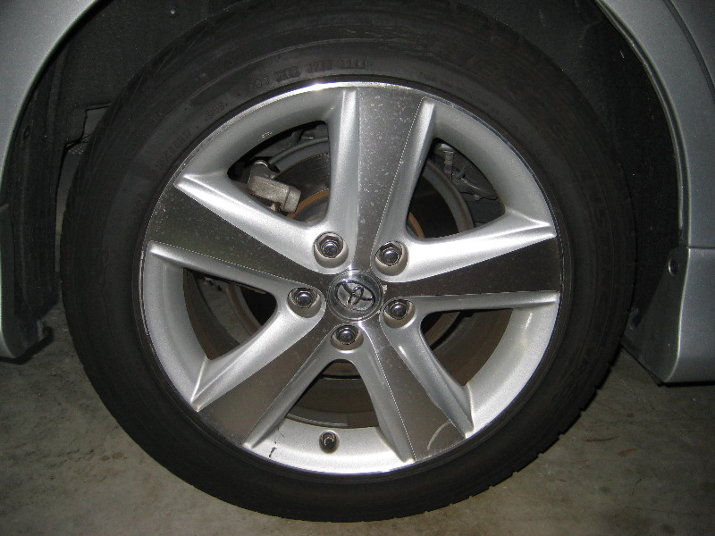 Toyota-Camry-Rear-Brake-Pads-Replacement-Guide-001