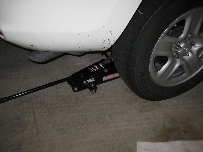 Toyota-RAV4-Rear-Brake-Pads-Replacement-Guide-003