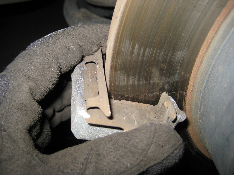 ToyotaRAV4RearBrakePadsReplacementGuide016