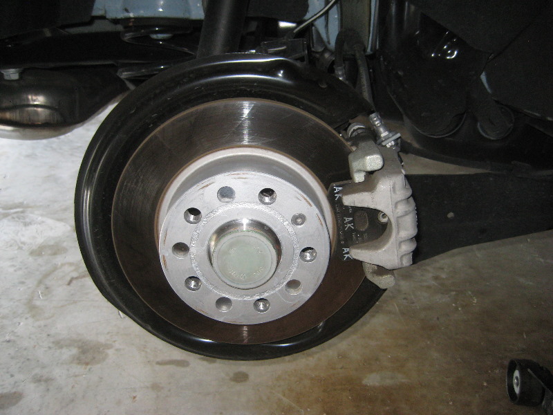 VWBeetleRearDiscBrakePadsReplacementGuide009