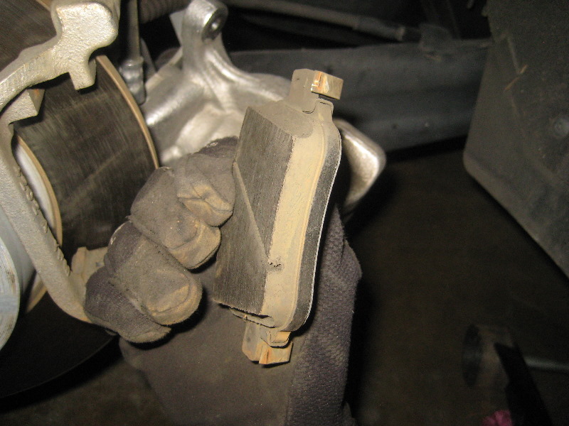 20122015VWPassatRearDiscBrakePadsReplacementGuide024