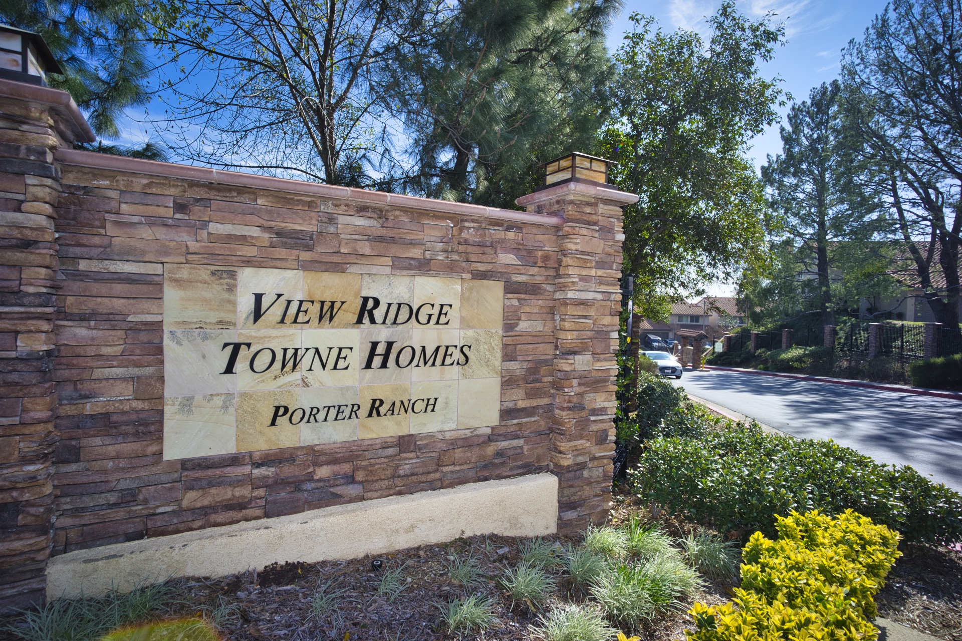 View Townhome in Porter Ranch Paul Yoo and Associates, Co.