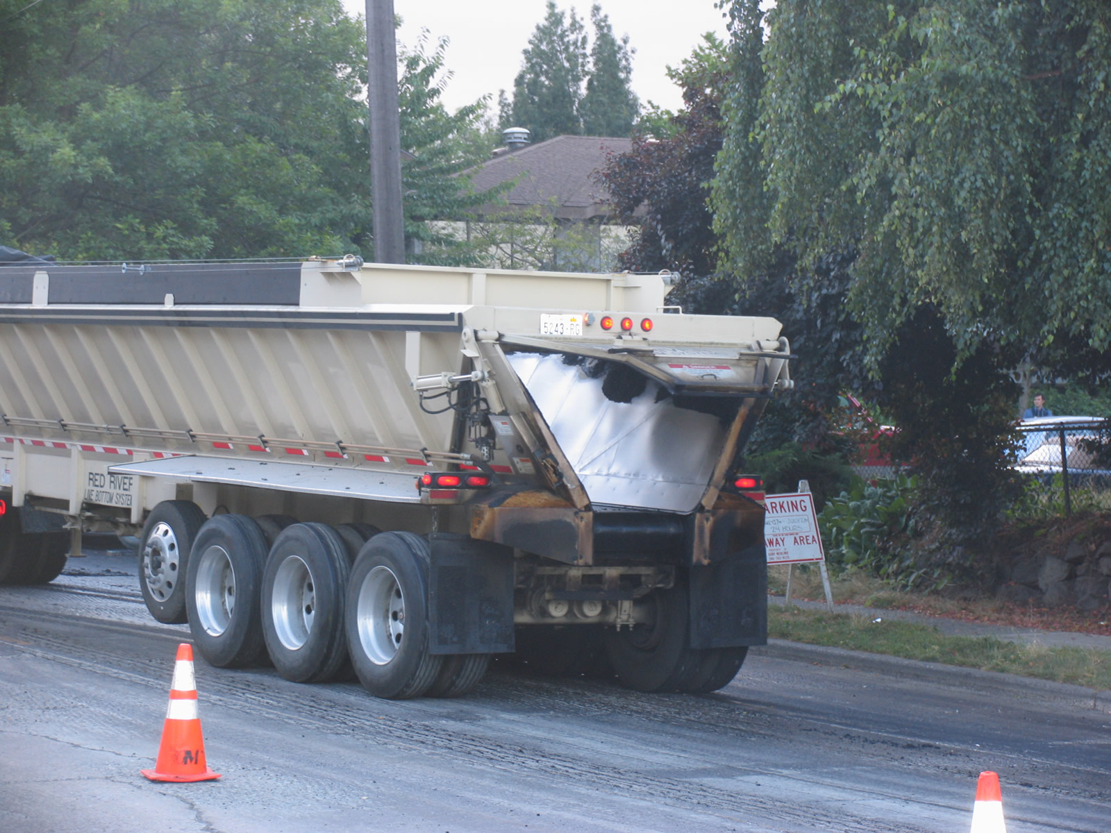 Live Bottom Truck Pavement Interactive