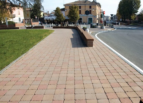 AUTOBLOCCANTI ANTICATI PAVER Pavimentazioni esterne Cozza FORNITURA