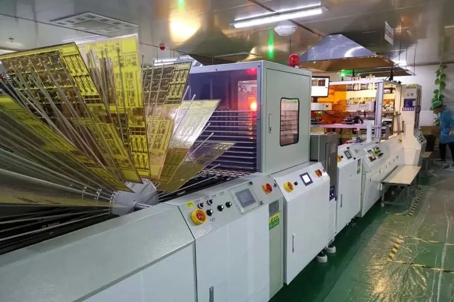 PCB Manufacturing Process Part 4 Solder Mask, Silkscreen, Surface