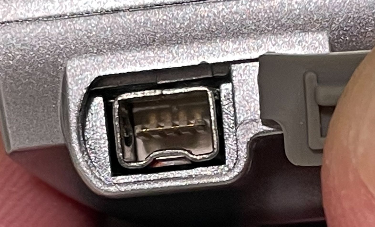 MP3 Player Cable 4 Pin